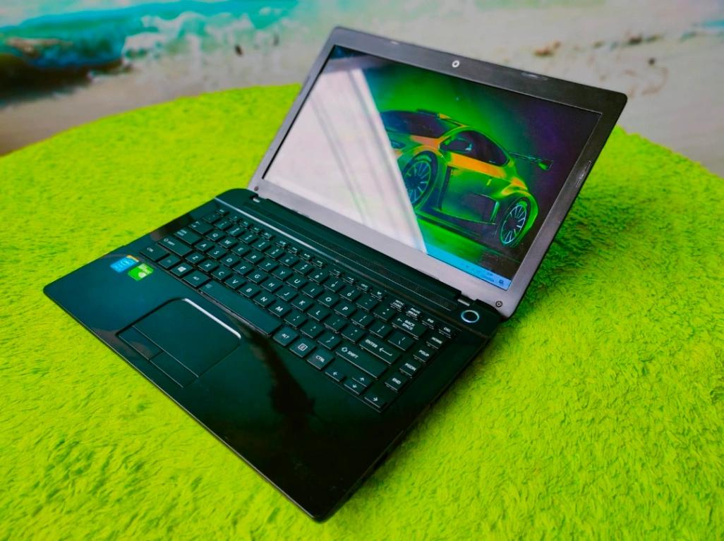 Toshiba Satellite C40-A gambar 2